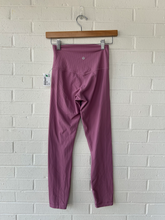 Load image into Gallery viewer, Lulu Lemon Athletic Pants Size Small
