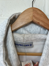 Load image into Gallery viewer, Sweatshirt Size Medium
