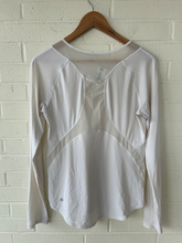 Load image into Gallery viewer, Lulu Lemon Athletic Top Size Small
