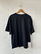 Load image into Gallery viewer, Lululemon T-Shirt Size Medium
