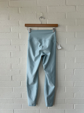 Load image into Gallery viewer, Alo Athletic Pants Size Small

