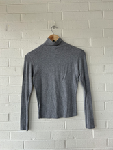 Load image into Gallery viewer, Brandy Melville Long Sleeve Top Size Small
