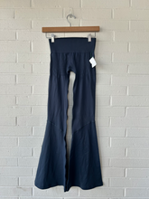 Load image into Gallery viewer, Gym Shark Athletic Pants Size Extra Small
