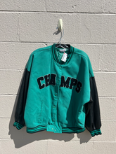 Load image into Gallery viewer, Birch and Stone Outerwear Size Large
