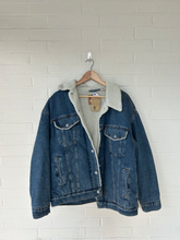 Load image into Gallery viewer, Levi Heavy Outerwear Size Large
