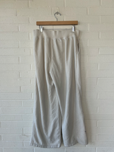 Load image into Gallery viewer, Aerie Pants Size Large
