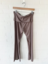 Load image into Gallery viewer, H &amp; M Pants Size Medium
