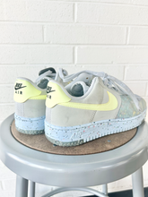 Load image into Gallery viewer, Nike Womens Athletic Shoes Womens 7.5
