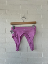 Load image into Gallery viewer, Lululemon Sports Bra Size Large
