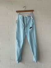 Load image into Gallery viewer, Nike Pants Size Small
