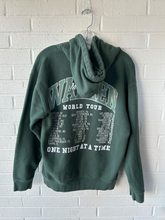 Load image into Gallery viewer, Sweatshirt Size Small

