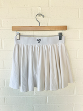 Load image into Gallery viewer, Tna Athletic Shorts Size Small
