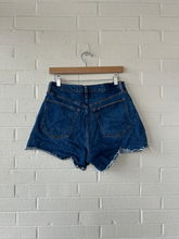 Load image into Gallery viewer, Abercrombie &amp; Fitch Shorts Size 7/8
