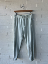 Load image into Gallery viewer, Tna Pants Size Medium
