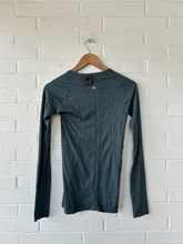 Load image into Gallery viewer, Lululemon Athletic Top Size Small
