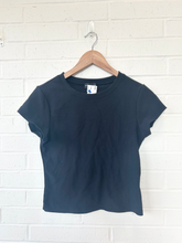 Load image into Gallery viewer, White Fox T-Shirt Size Medium
