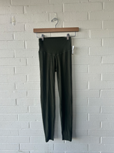 Load image into Gallery viewer, Offline Athletic Pants Size Extra Small
