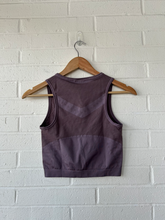 Load image into Gallery viewer, Gym Shark Athletic Top Size Small
