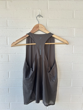 Load image into Gallery viewer, Gym Shark Athletic Top Size Small
