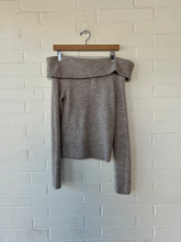 Load image into Gallery viewer, H &amp; M Sweater Size Medium
