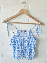 Load image into Gallery viewer, Kendall &amp; Kylie Tank Top Size Extra Small
