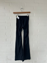 Load image into Gallery viewer, Athletic Pants Size Small
