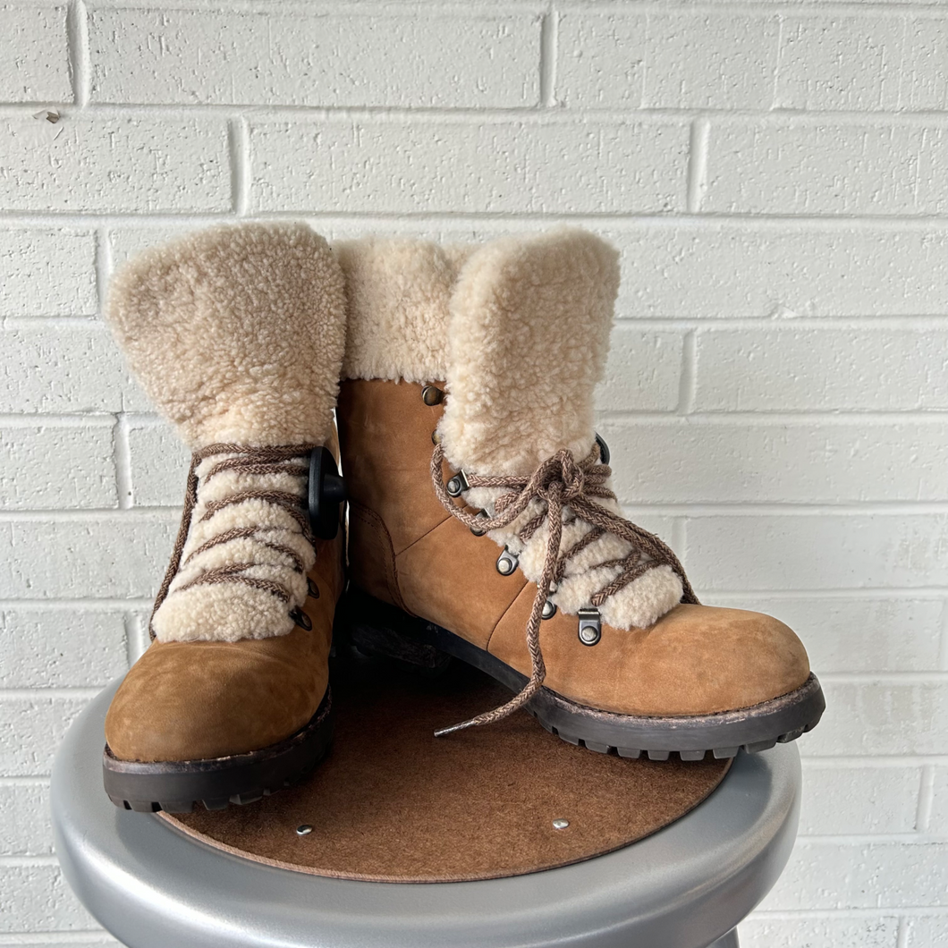 Uggs Boots Womens 7