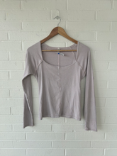 Load image into Gallery viewer, Free People Long Sleeve Top Size Medium
