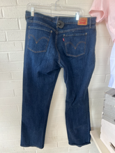 Load image into Gallery viewer, Levi Denim Size Large
