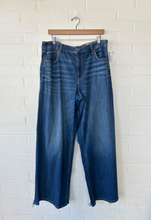 Load image into Gallery viewer, American Eagle Denim Size 13/14 (32)
