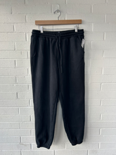 Load image into Gallery viewer, Fabletics Pants Size Large

