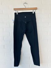 Load image into Gallery viewer, Lulu Lemon Athletic Pants Size Medium
