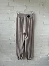 Load image into Gallery viewer, Nike Pants Size Small
