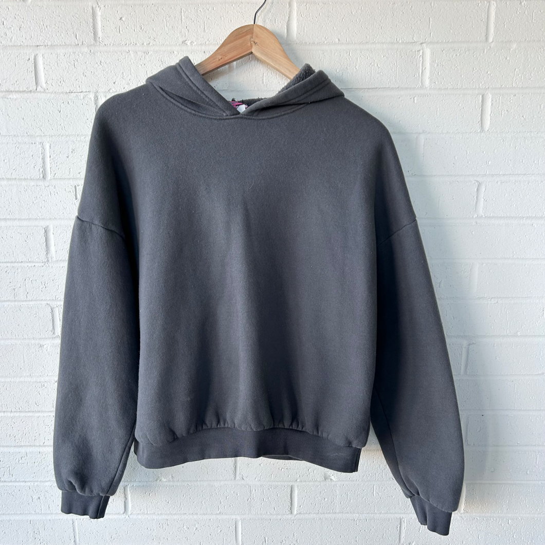 Edikted Sweatshirt Size Medium