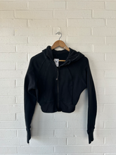 Load image into Gallery viewer, Lululemon Sweatshirt Size Small
