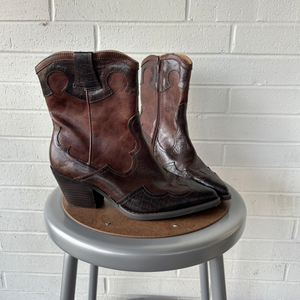 Crown Vintage Boots Womens 6.5