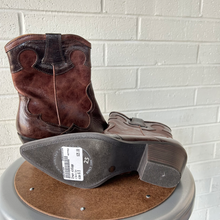 Load image into Gallery viewer, Crown Vintage Boots Womens 6.5
