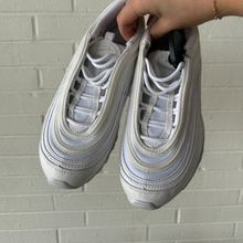 Load image into Gallery viewer, Nike Womens Athletic Shoes Womens 6.5
