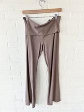 Load image into Gallery viewer, H &amp; M Pants Size Medium
