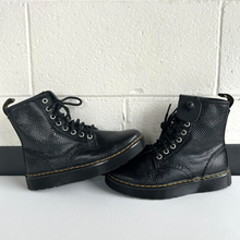 Load image into Gallery viewer, Dr Martens Boots Womens 5
