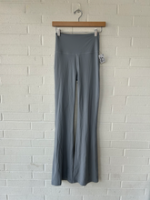 Load image into Gallery viewer, Lululemon Athletic Pants Size 3/4 (27)
