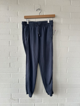 Load image into Gallery viewer, Tna Pants Size Small
