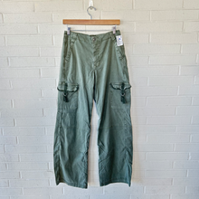 Load image into Gallery viewer, American Eagle Pants Size 3/4 (27)
