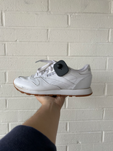 Load image into Gallery viewer, Reebok Casual Shoes Womens 8
