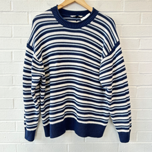 Load image into Gallery viewer, American Eagle Sweater Size Medium
