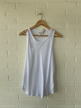 Load image into Gallery viewer, Alo Athletic Top Size Medium
