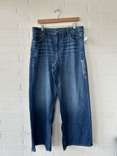 Load image into Gallery viewer, American Eagle Denim Size 13/14 (32)
