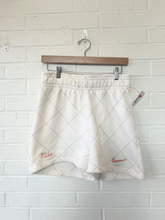 Load image into Gallery viewer, Nike Shorts Size Medium
