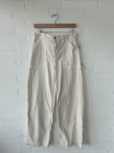 Load image into Gallery viewer, American Eagle Pants Size 9/10 (30)
