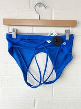 Load image into Gallery viewer, Lulu Lemon Sports Bra Size Medium
